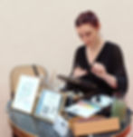 delphyne veyrat d'urbet, la portraitiste, portraitiste, portraitiste événementiel paris, animation portrait live, portrait minute, animation aquarelliste, cadeau entreprise personnalisé, cadeau mariage invité, artiste parisienne, artiste vannetaise, portraitiste bretagne