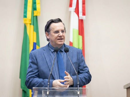 Governador Jorginho Mello sanciona lei de Jair Miotto que reconhece influência do cristianismo como patrimônio imaterial de SC