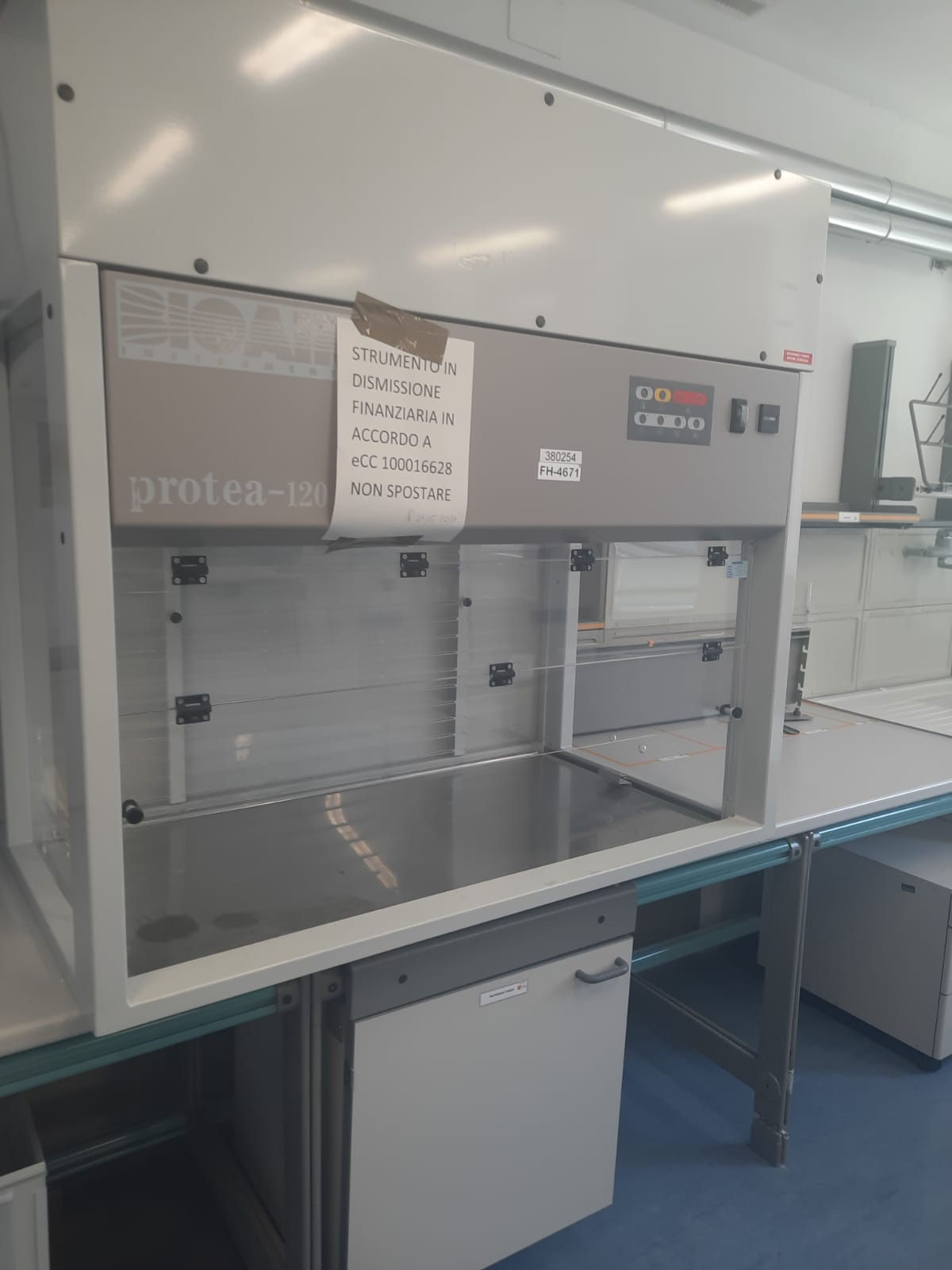 Fume Hood-Bioair-Protea-120-FH4671