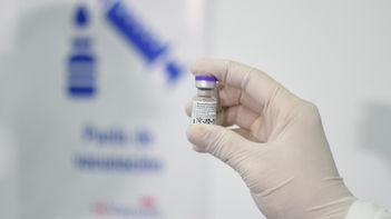 Adultos mayores de 50 ya podrán inocularse contra COVID-19