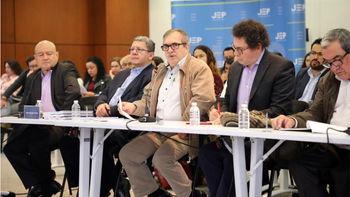 Ex guerrilleros, miembros del Partido Comunes aceptaron responsabilidad por crímenes de guerra