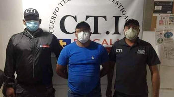 Hombre agredió a su esposa porque se negó a un trío