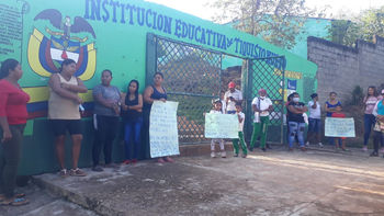 Por falta de garantías educativas comunidad se toma Institución en Tiquisio Nuevo