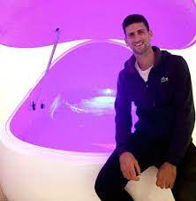 Novak Djokovic pratica a Terapia da Flutuação