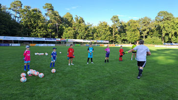Spannendes Torwarttraining auf dem FVL-Sportgelände