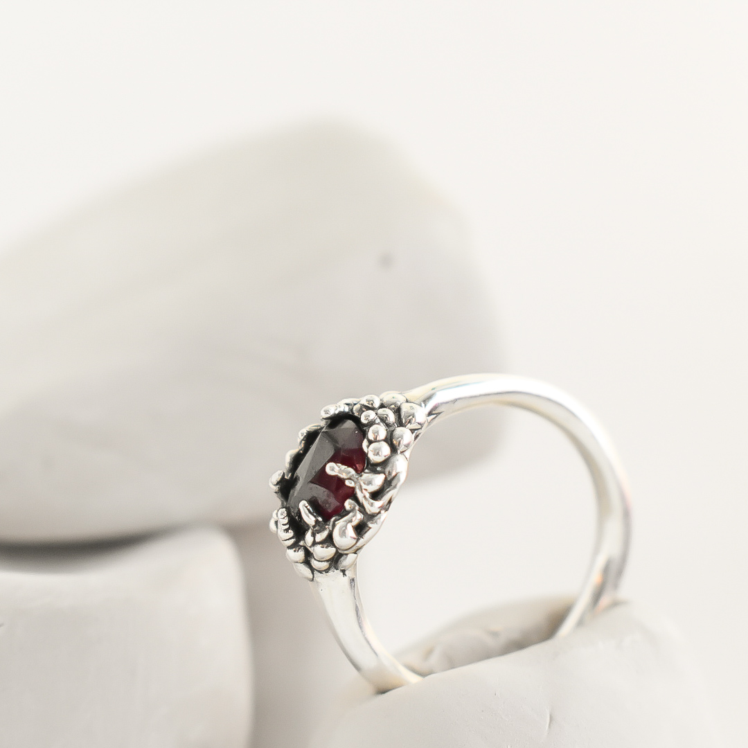 BARNACLE Ring - Garnet - Size 9