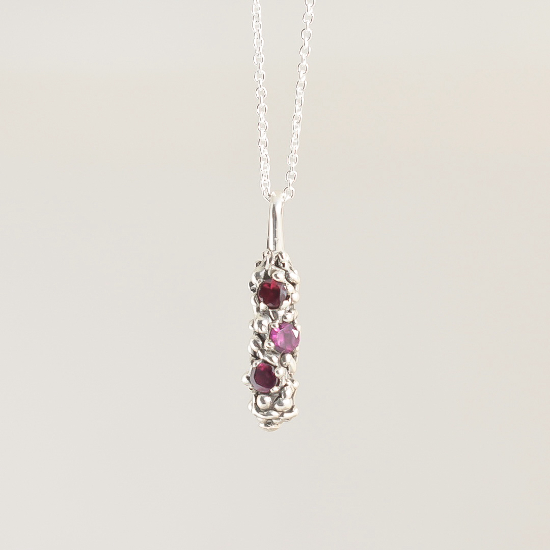 TRIPLE TRIPLE - Garnet pendant