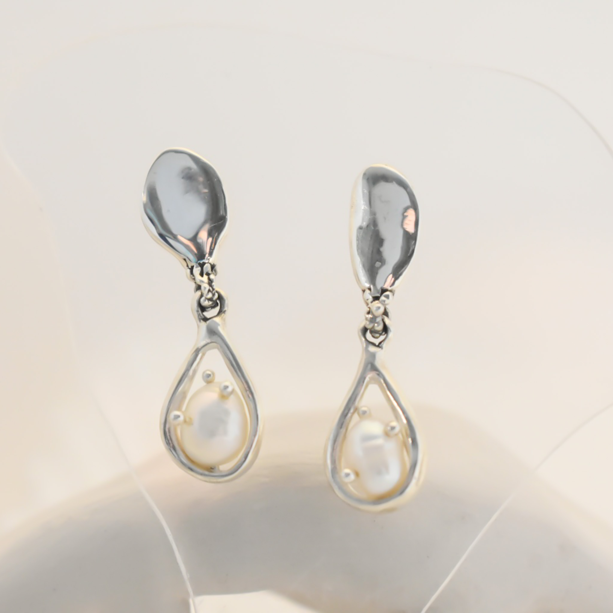 ARTIFACT XXIII - Cream Keshi earrings