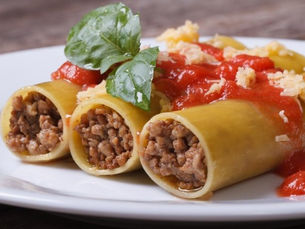 Cannelloni with meat and cheese