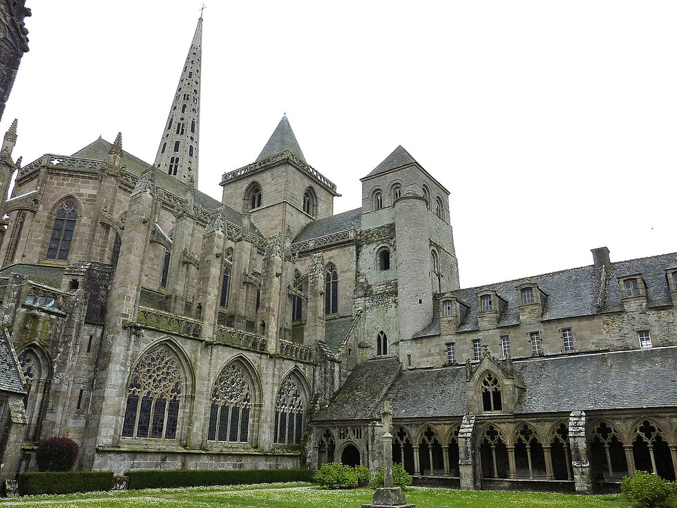 1920px-10_Tréguier_La_cathédrale_vue_d