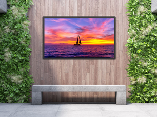 Display per esterni: come si sceglie un monitor outdoor e in quali contesti serve