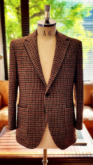定番のツイードジャケット