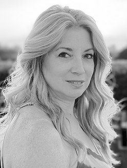 Gold Elegant Aesthetic Feminine Twitter Profile Picture.png