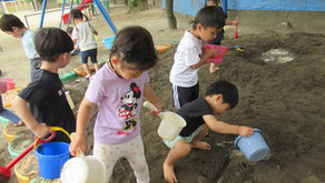 《泥んこ遊び》