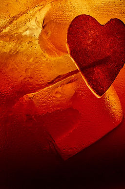 Photographie culinaire en macro d'un spiritueux, un cocktail réalisé par les mixologues Soeurs carnage, à Nantes.