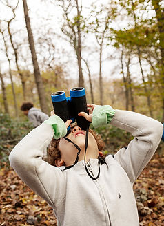 Photographie lifestyle d'enfants qui jouent pour le livre l'appel de la forêt, éditions Ulmer