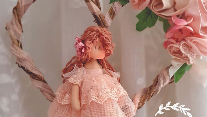 Menina na guirlanda projeto digital