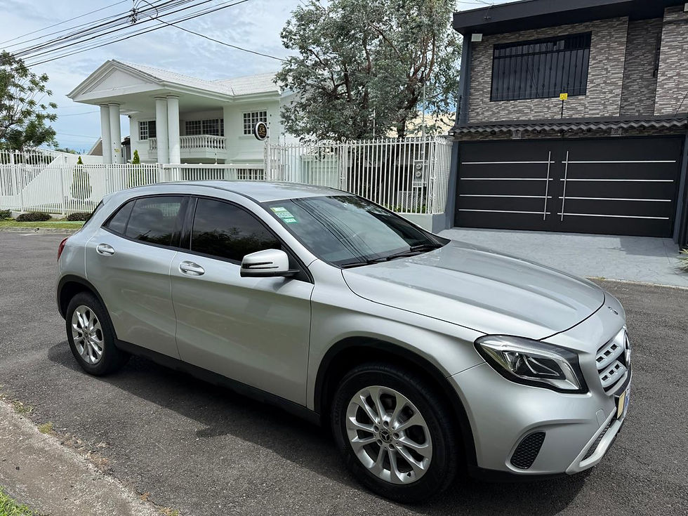 Miniatura: MERCEDES BENZ GLA - 2017