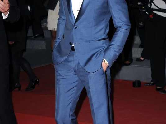 Ryan Gosling showcasing understated menswear with clean tailoring, classic silhouettes, and effortless modern elegance.