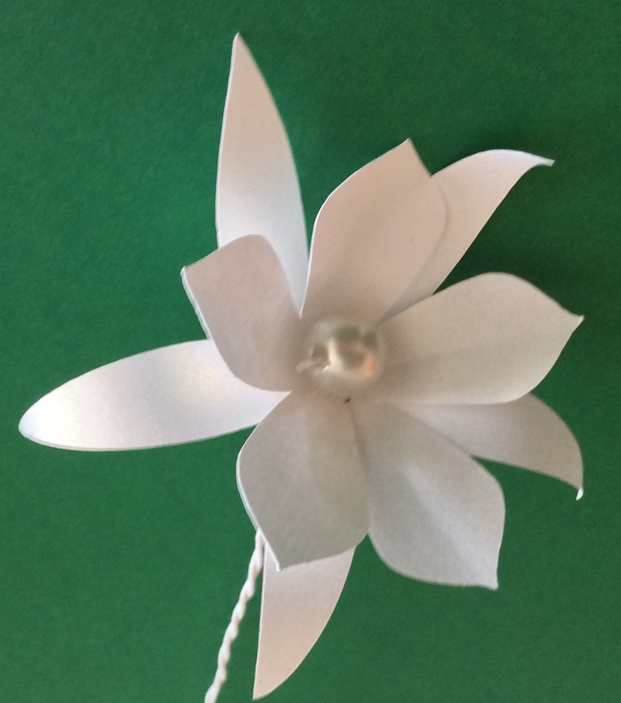 Flor com pérola