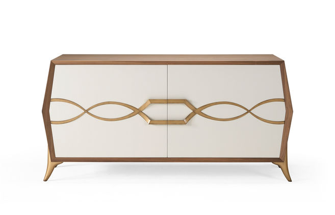 Credenza contemporanea a due ante con piedini sagomati e decoro centrale che funge da maniglia.