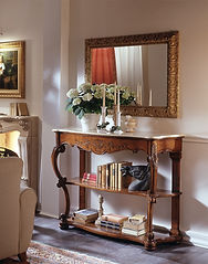 Consolle in noce con preziosi intagli e piano in marmo