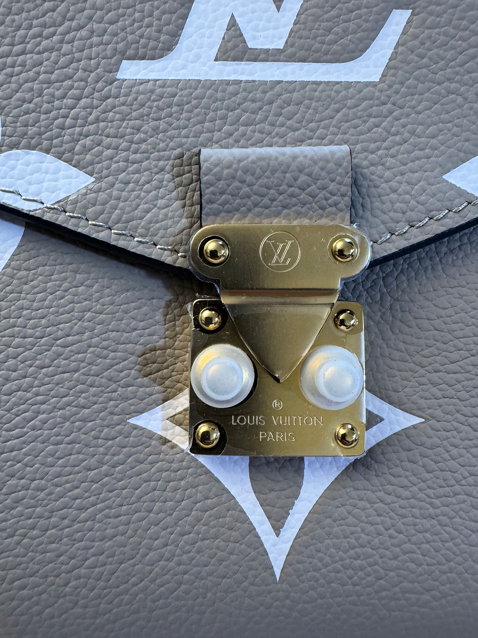 Thumbnail: Métis, dove (khaki)