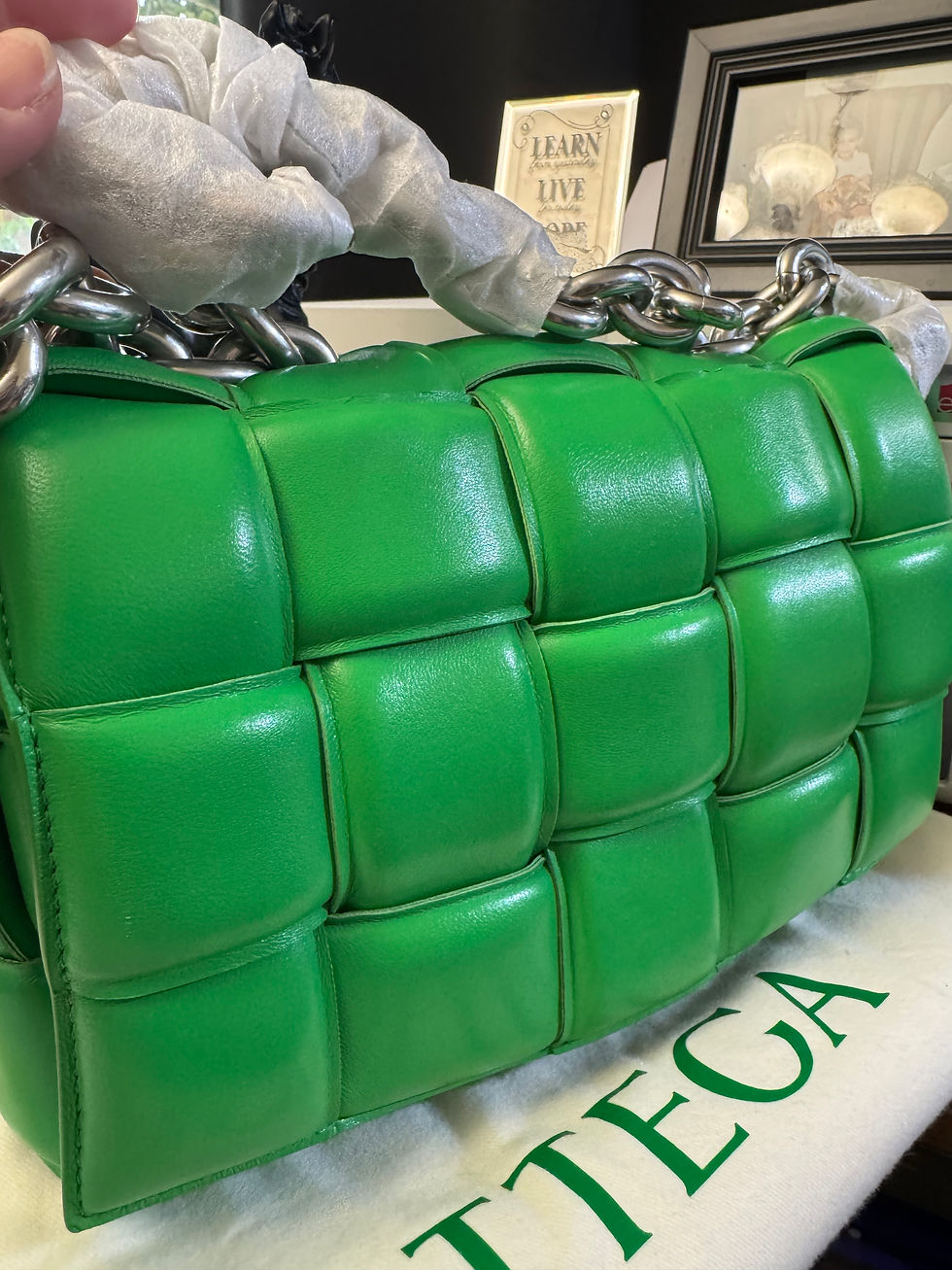 Thumbnail: Nappa Maxi Intreccio padded cassette bag, parakeet green