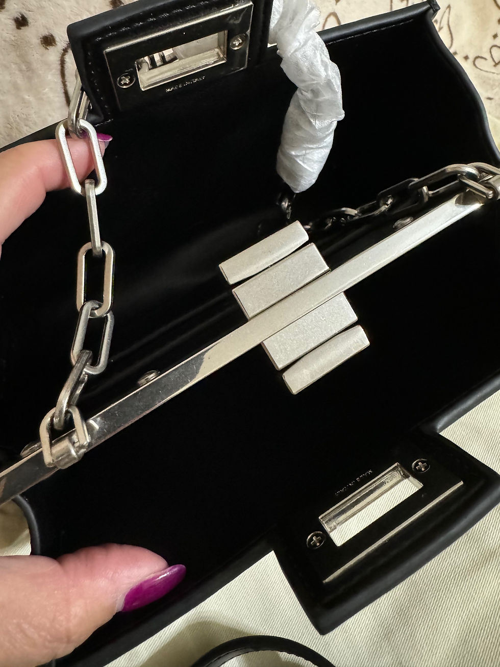 Thumbnail: Peekaboo Cut Medium Black