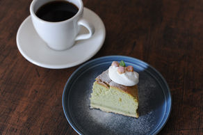 抹茶スフレチーズケーキ