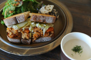 プルドポークとコールスローのサンド