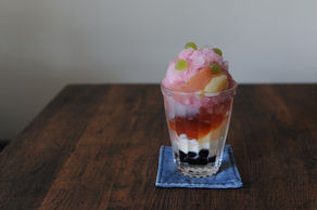 桃とミント氷のパフェ