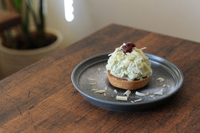 抹茶とホワイトチョコのタルト