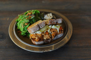 プルドポークとコールスローのサンド