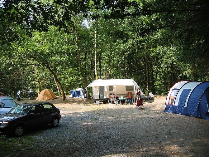 campinglecanada-chiny-semois-ardennes-caravanes-tentes-motorhomes-emplacements.jpg