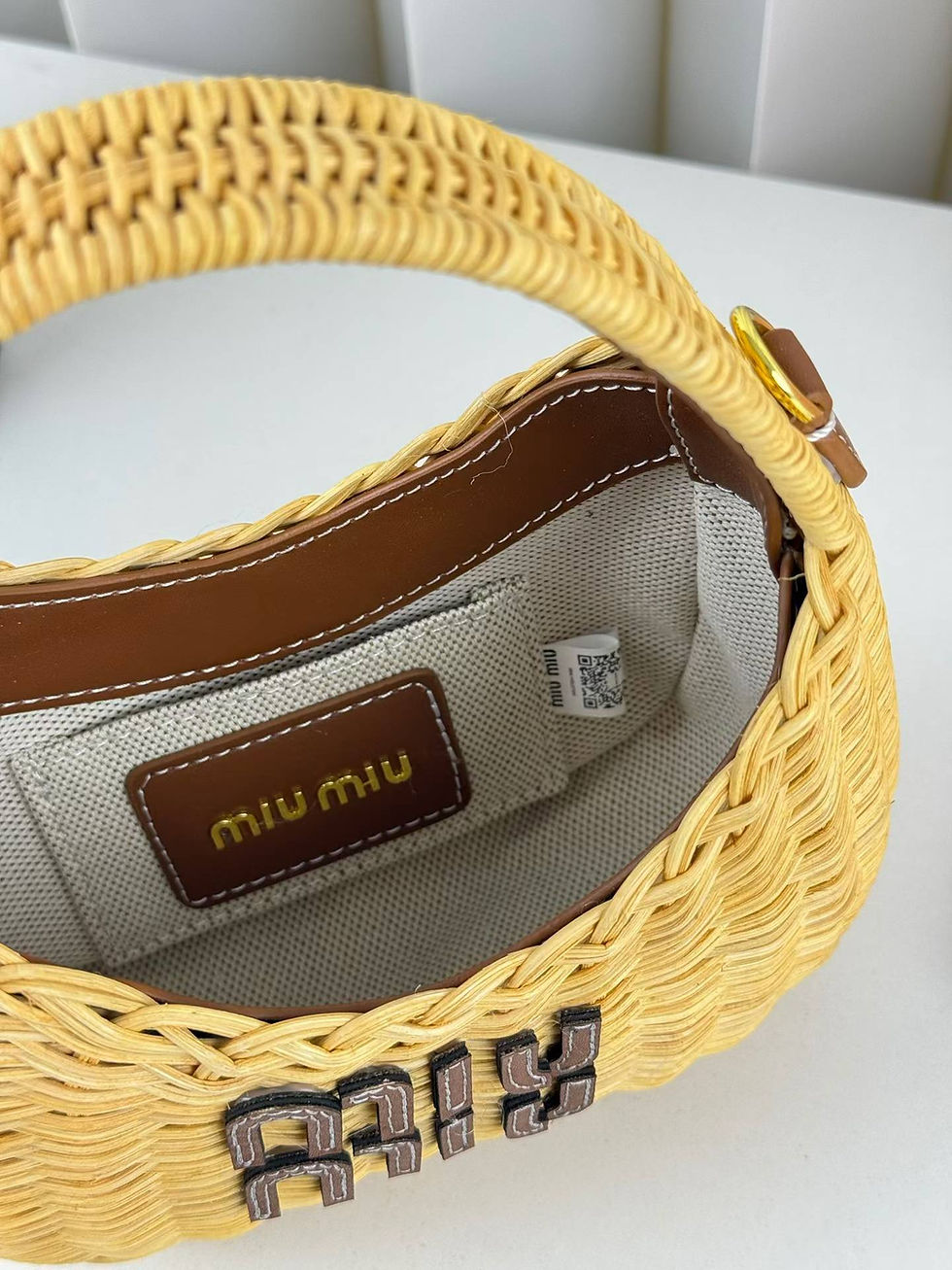 Thumbnail: miu-XM-0718052