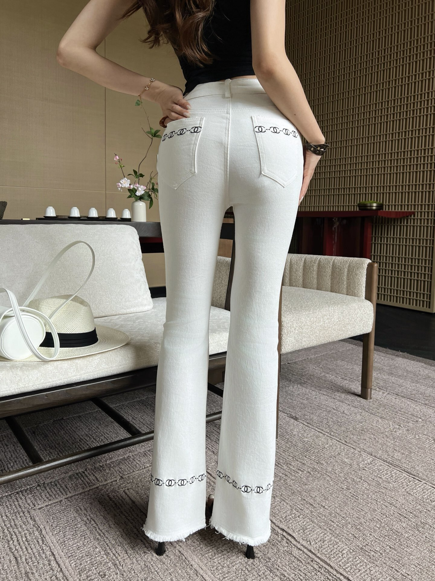 CH-WHITE