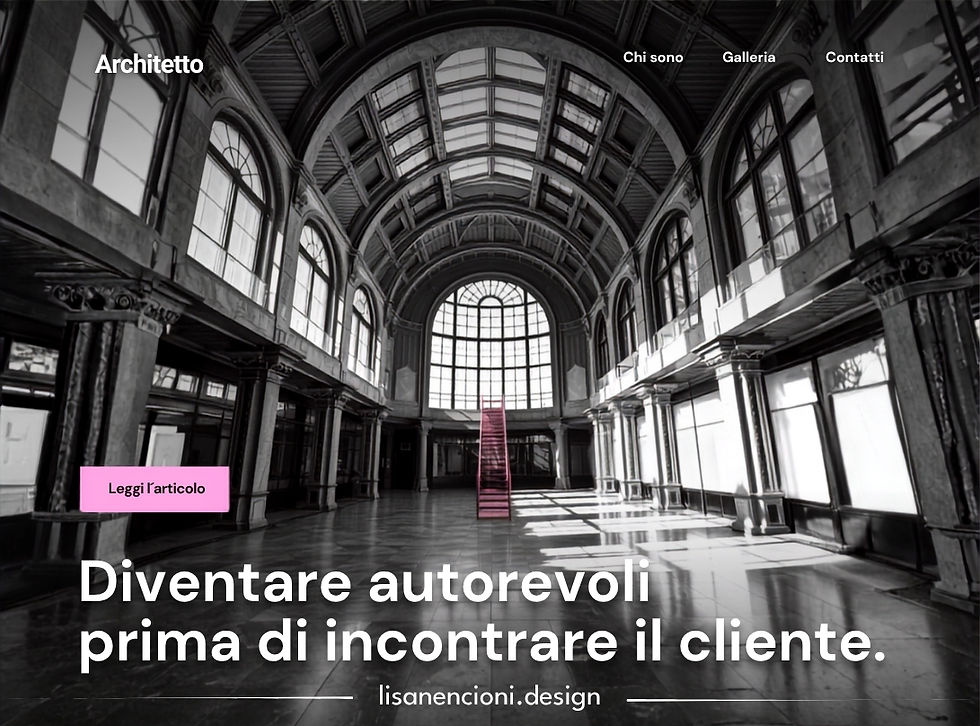 Homepage sito web: Architetto - chi sono- Galleria - Contatti - Sopra Architettura di una galleria classica con arcate romane in scala di grigi, una scala rosa al centro come unico elemento colore allineata al pulsante "leggi l´articolo" e il titolo "Diventare autorevoli prima di incontrare il cliente" | lisanencioni.design