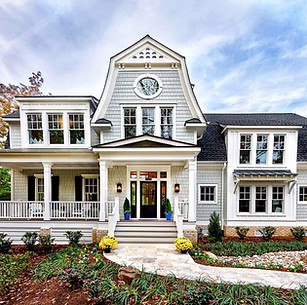 Coastal-Style-Cottage-Stephen-Alexander-Homes-01-1-Kindesign.jpg