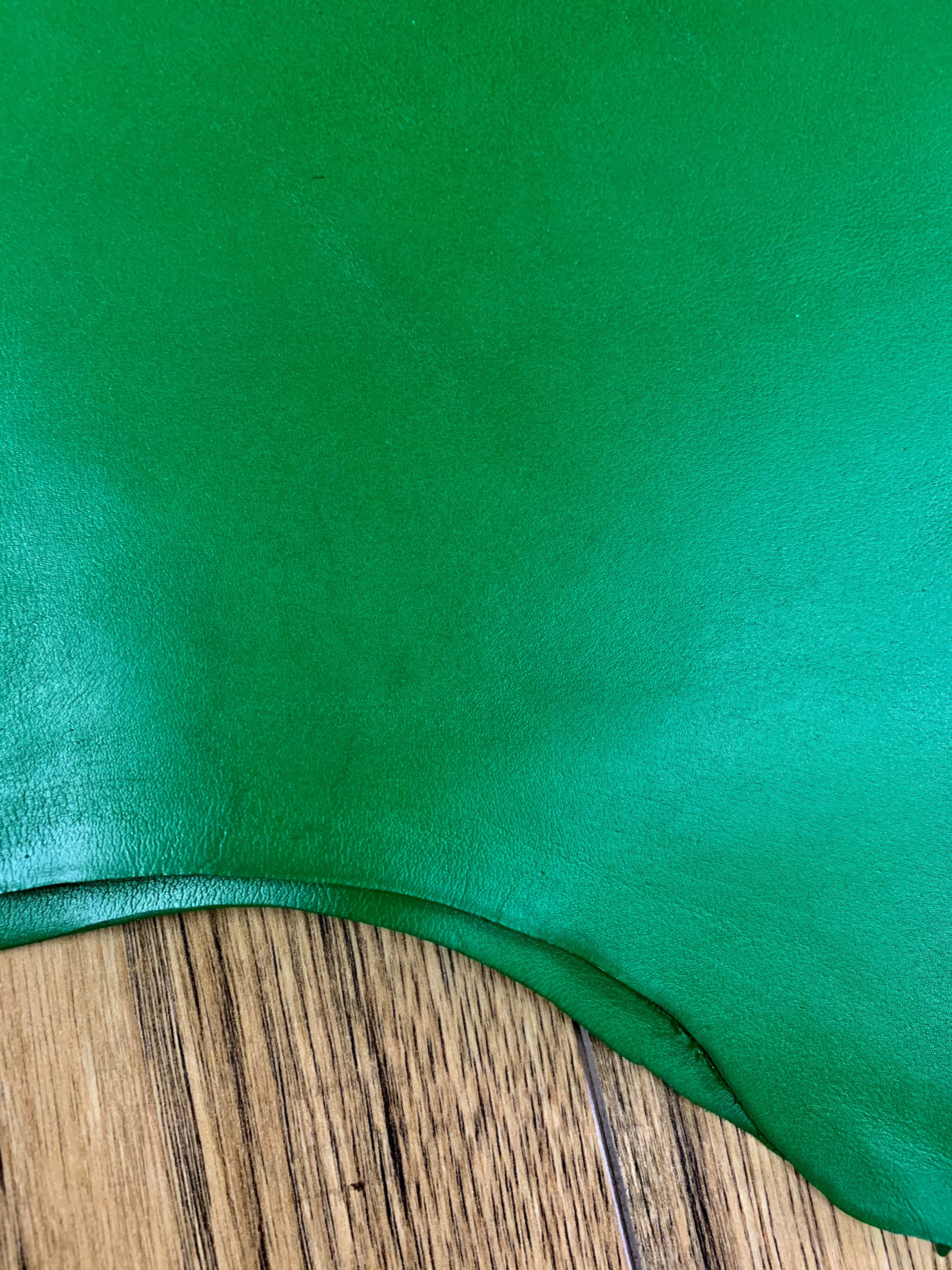 CLASSIC KANGAROO IN EMERALD .8 - 1mm