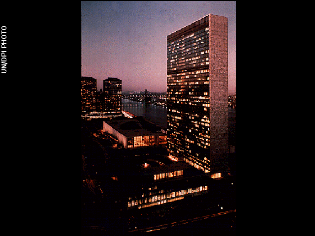 un-building-night-30556368033-o.gif