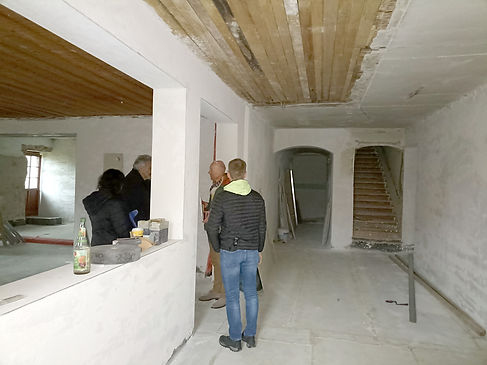 Bild 2_Flur_links Eingang Gastraum.jpg