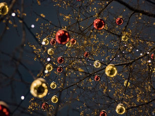 Misterbricolo vous raconte la fascinante histoire des décorations de Noël...