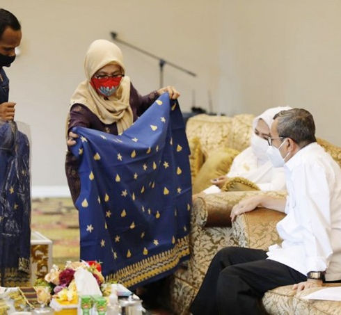 Persiapan Launching Batik Bangsa Orang Laut Sebanyak 28 Motif Karya Haryono Bersama Gubernur Riau
