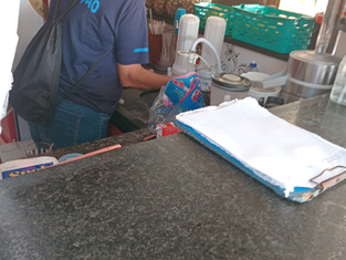 Fiscalização Sanitária orienta 85 carrinhos na Enseada quanto a alimentos impróprios