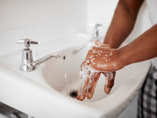 Famílias da Vila Nova, em Guarujá, passam a contar com a Tarifa Social da Sabesp graças a ação integrada