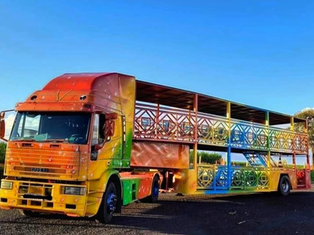 Ação da Carreta Solidária recolhe bombons para celebrar a Páscoa das crianças em Guarujá
