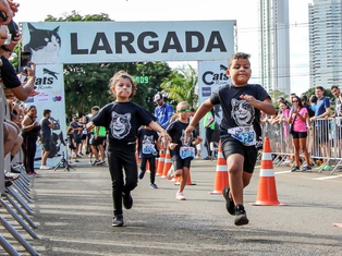 Neste domingo (5), a Praia da Enseada recebe o Cats Run 5km 2025.