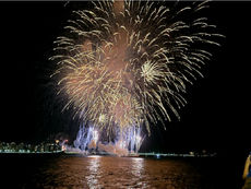 Guarujá realiza a maior queima de fogos do litoral paulista