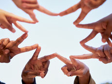 Atletas paralímpicos de Gana inspiram estudantes com exemplo de inclusão e diversidade em escola de São Vicente